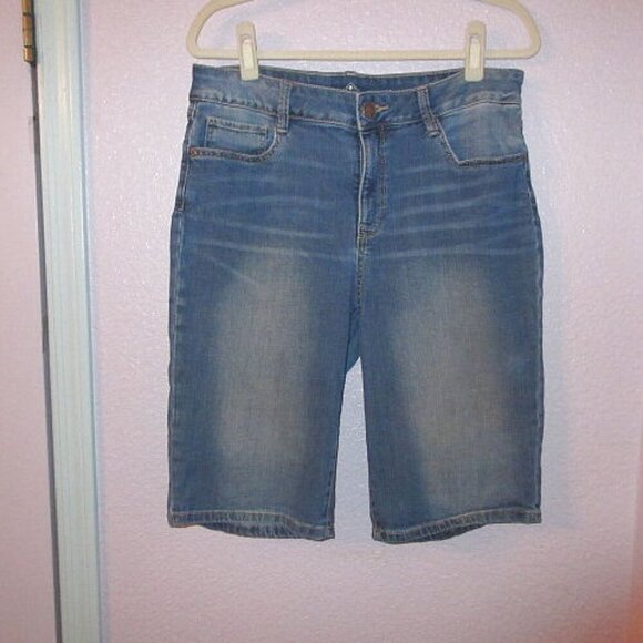 St John's Bay Jean Shorts Size 14 Bermuda Stretch Denim Mid Rise Fringe Modest - Picture 1 of 8